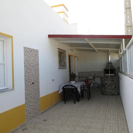 House With 3 Bedrooms In Luz